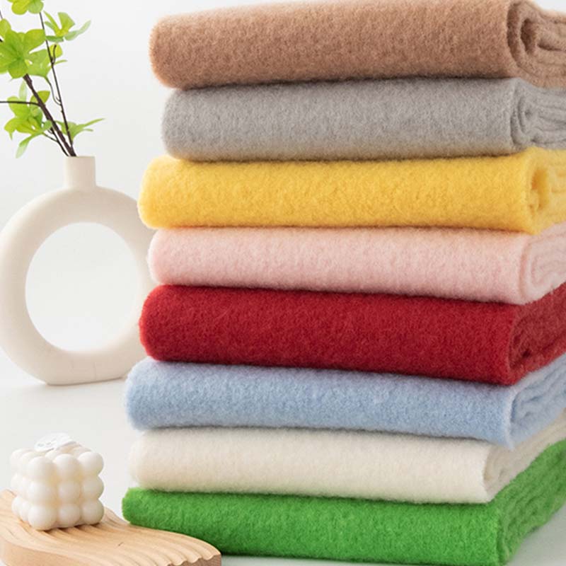 🧣 Enfärgade klassiska halsdukar – mjuk elegans🌟
